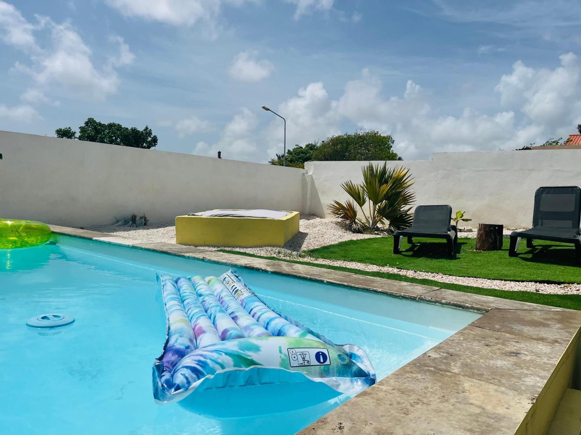Bon Bini Kokolishi Hotel Willemstad Exterior photo