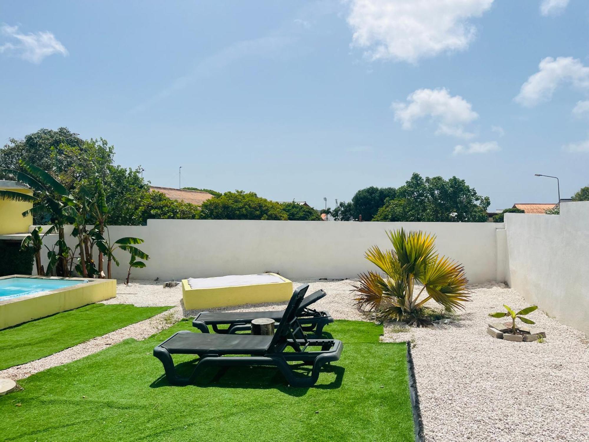 Bon Bini Kokolishi Hotel Willemstad Exterior photo